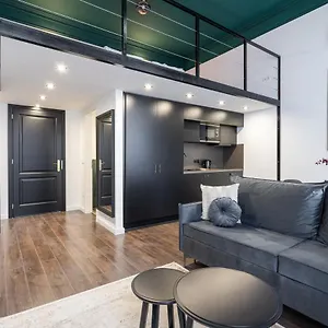 E41 - Trendy Boutique - Prime Spot By Bqa Budapest