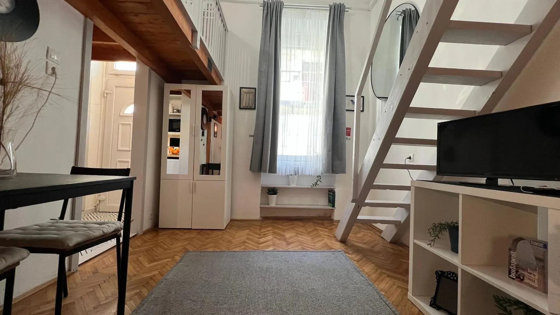 Apartment Lovely Little Loft Studio In The Heart Of Budapest